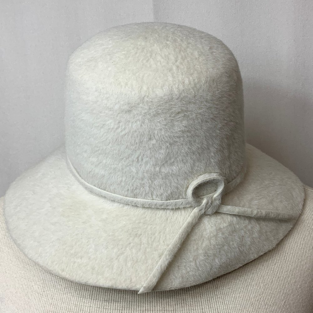 Atelier Spezial Damenhute Vaith Wertheim Cloche Hat Ivory Bow Accent